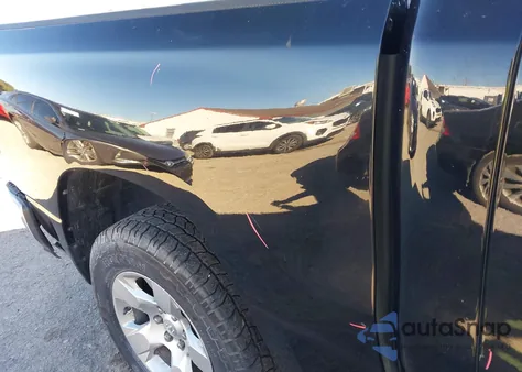 2021 Ram 1500 Big Horn 4X4 5'7 Box из США, поврежденный, VIN 1C6SRFFT7MN599174